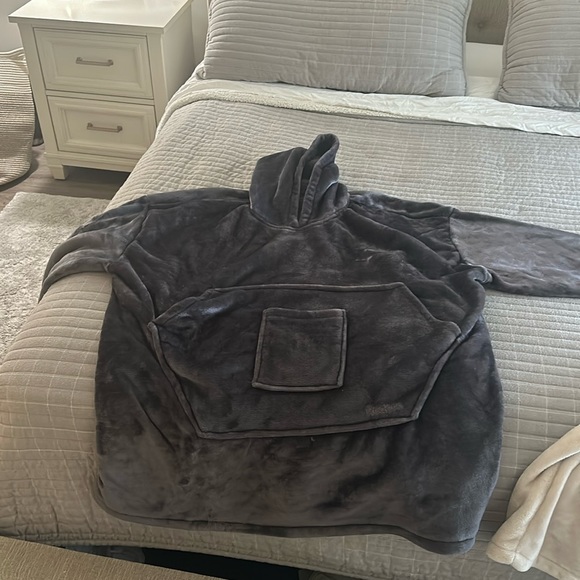 Blanket/Sweatshirts (2- 1 beige, 1 gray) - Picture 2 of 3